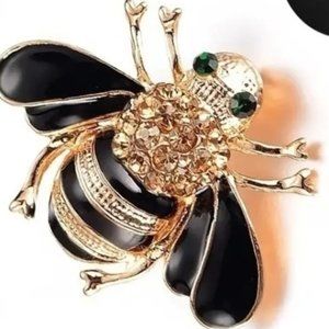 CRYSTAL BEE BROOCH BY DELYSIA KING VERSATILE HIGH-GRADE METALLIC DRIP OIL